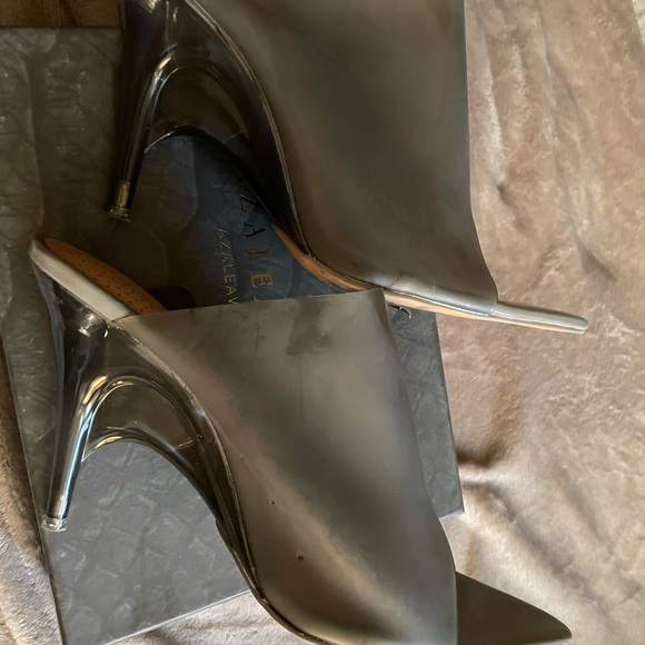 AZALEA WANG - Picture 5 of 5